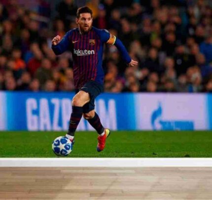 Messi Classic Dribble Wallpaper